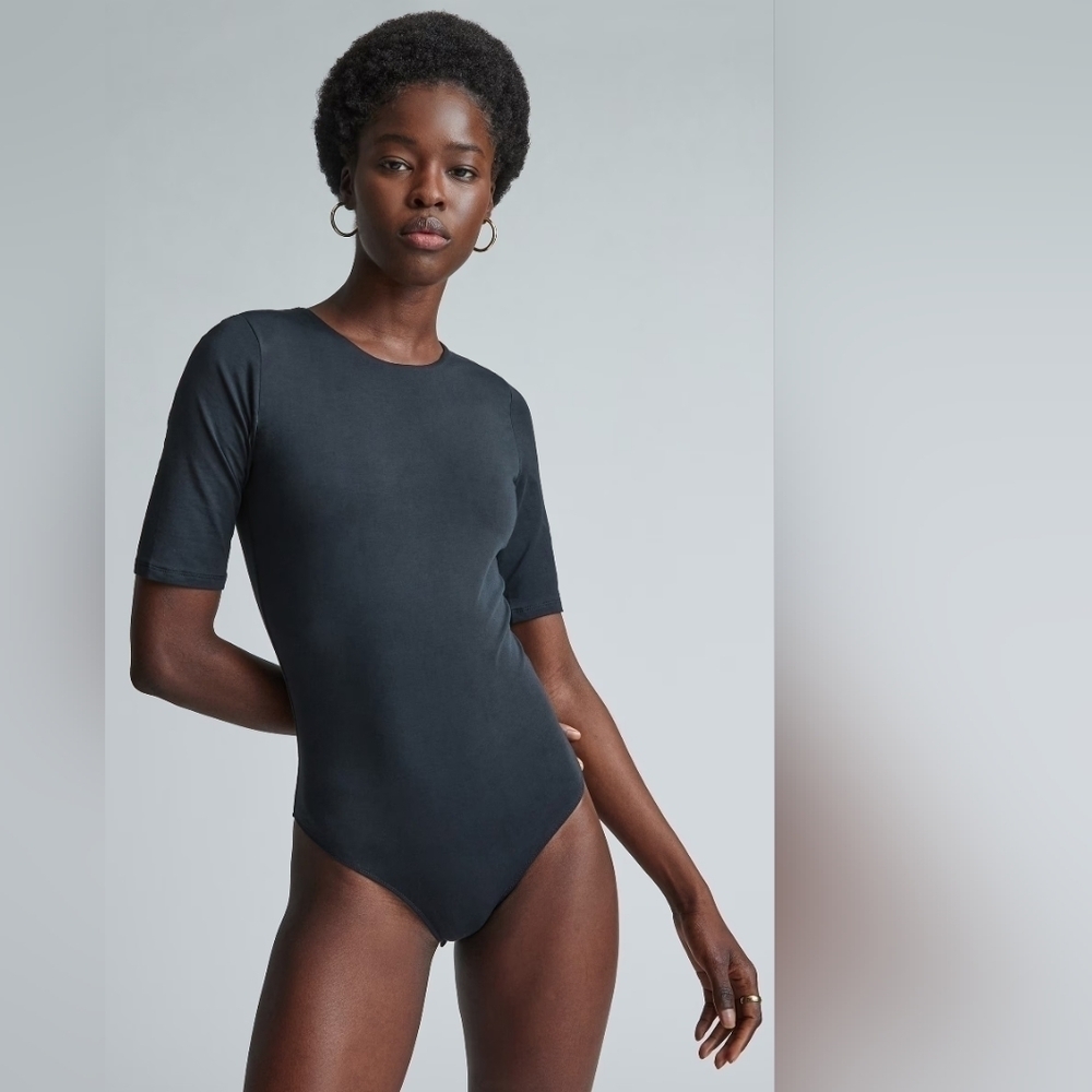 Everlane Short Sleeve Crew Neck Bodysuit•M